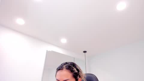 Snapshot of dolly_walker chatting on 01.21.25 dolly walker online show from 01.21.25