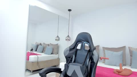 Snapshot of dolly_walker chatting on 01.24.25 dolly walker online show from 01.24.25