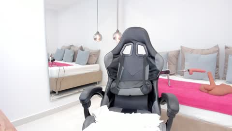 Snapshot of dolly_walker chatting on 02.02.25 dolly walker online show from 02.02.25