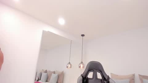 Snapshot of dolly_walker chatting on 02.25.25 dolly walker online show from 02.25.25