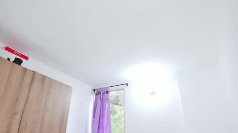 Snapshot of dolly_walker chatting on 10.04.25 dolly walker online show from 10.04.25