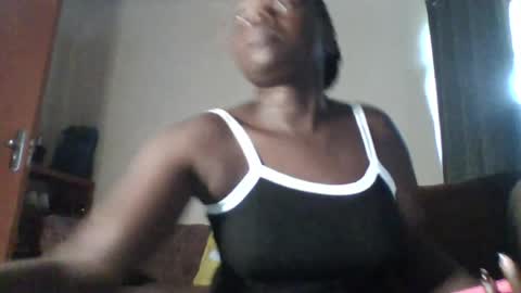 Snapshot of dollyvee chatting on 07.06.26 dollyvee online show from 07.06.26