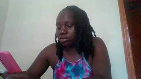Snapshot of dollyvee chatting on 07.17.26 dollyvee online show from 07.17.26