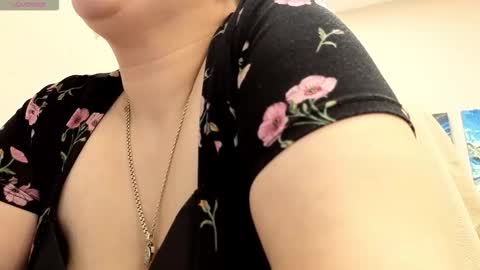 Snapshot of doloressea chatting on 11.30.25 DoloresSea online show from 11.30.25