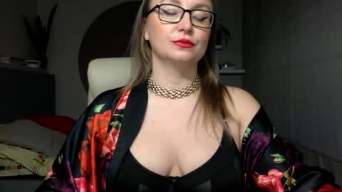 DOM MUMMY online show from 10.22.25
