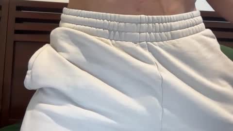 Snapshot of domd3 chatting on 12.19.25 Dom online show from 12.19.25