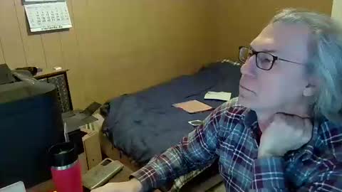 Snapshot of domiande chatting on 01.20.25 domiande online show from 01.20.25