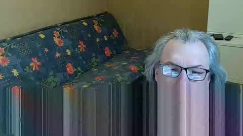 Snapshot of domiande chatting on 02.05.25 domiande online show from 02.05.25