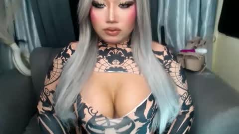 Snapshot of dominant10inchcock chatting on 11.18.25 dominant10inchcock online show from 11.18.25