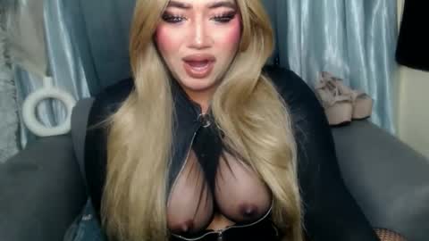 Snapshot of dominant10inchcock chatting on 11.28.25 dominant10inchcock online show from 11.28.25