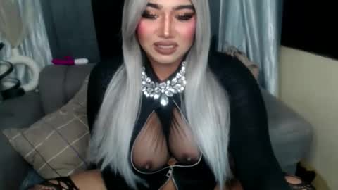 Snapshot of dominant10inchcock chatting on 12.05.25 dominant10inchcock online show from 12.05.25