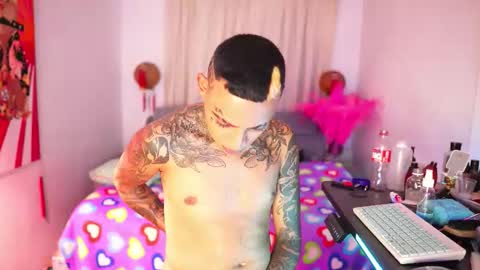 Snapshot of dominant_gay_xxx chatting on 10.22.25 jjhoy online show from 10.22.25