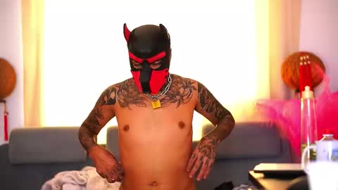 Snapshot of dominant_gay_xxx chatting on 11.10.25 jjhoy online show from 11.10.25