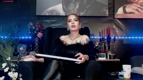 Snapshot of dominatrixeve chatting on 01.11.25 Dominatrix Eve online show from 01.11.25