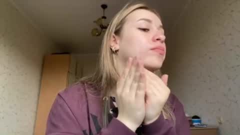 Mia online show from 04.18.26