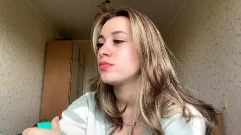 Mia online show from 04.23.26