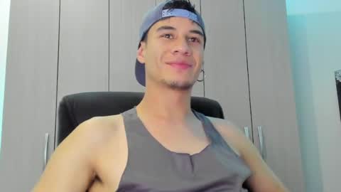 Snapshot of dominic_radccliffe chatting on 05.17.26 Your real love online show from 05.17.26