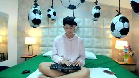 Snapshot of dominicjay_ chatting on 06.13.26 DOMINIC online show from 06.13.26