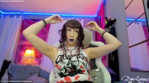 Snapshot of domlioness chatting on 02.01.25 DomLioness online show from 02.01.25