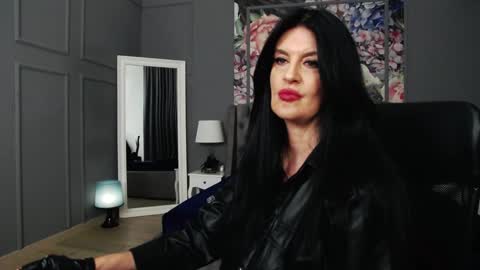 Snapshot of dommelisa chatting on 12.12.24 Dom Melisa online show from 12.12.24