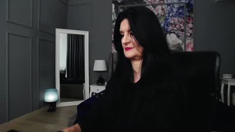 Snapshot of dommelisa chatting on 12.12.24 Dom Melisa online show from 12.12.24