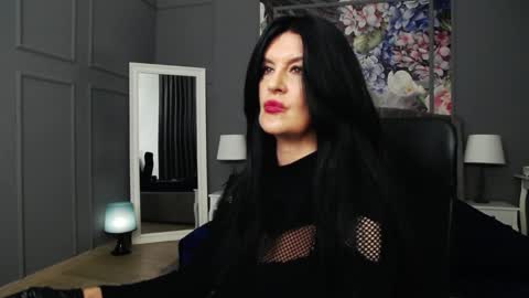 Snapshot of dommelisa chatting on 12.17.24 Dom Melisa online show from 12.17.24