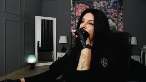 Snapshot of dommelisa chatting on 01.27.25 Dom Melisa online show from 01.27.25