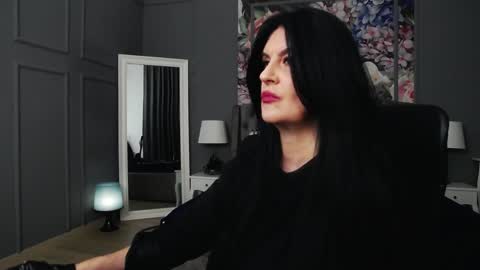Snapshot of dommelisa chatting on 02.07.25 Dom Melisa online show from 02.07.25