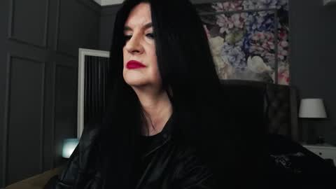 Snapshot of dommelisa chatting on 10.20.25 Dom Melisa online show from 10.20.25