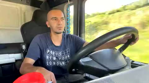 Snapshot of domnu_ozfutura chatting on 10.07.25 domnu_ozfutura online show from 10.07.25