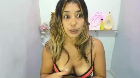 dona_tella online show from 04.19.26