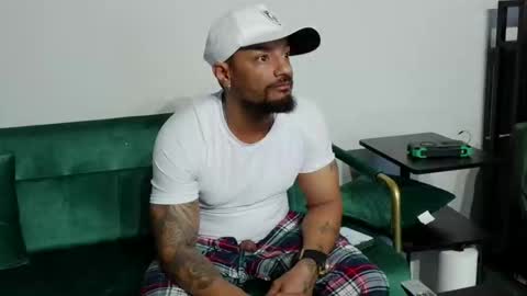 Snapshot of dong_masterson chatting on 03.07.26 Gifted online show from 03.07.26