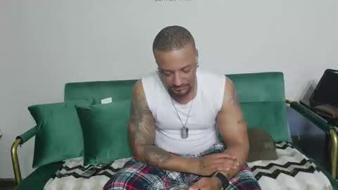 Snapshot of dong_masterson chatting on 03.25.26 Gifted online show from 03.25.26