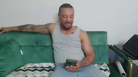 Snapshot of dong_masterson chatting on 03.28.26 Gifted online show from 03.28.26