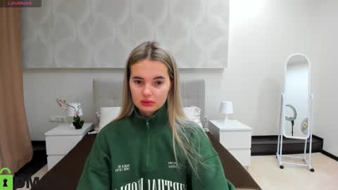 Donna On GMT2 Mon-Fri 3-9 AM online show from 11.23.25