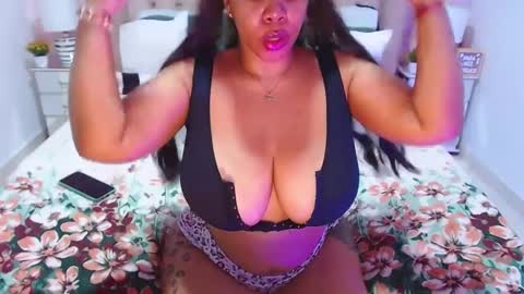 Snapshot of donnaadore chatting on 10.03.25 Donna online show from 10.03.25