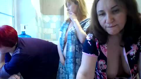 Snapshot of donnalimadonna chatting on 01.27.25 Tatiana 43 curvy sexy body and Joanna redhead 39 years online show from 01.27.25