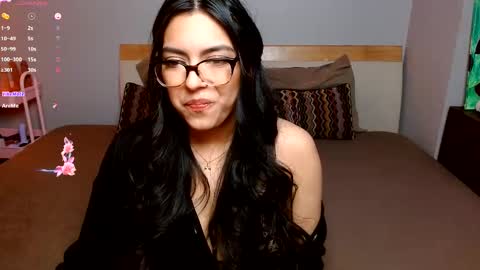 Snapshot of dontbemina chatting on 03.11.25 DontBeMina online show from 03.11.25