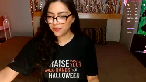 Snapshot of dontbemina chatting on 12.18.25 DontBeMina online show from 12.18.25