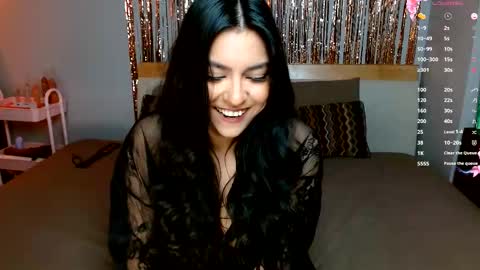 Snapshot of dontbemina chatting on 12.23.25 DontBeMina online show from 12.23.25