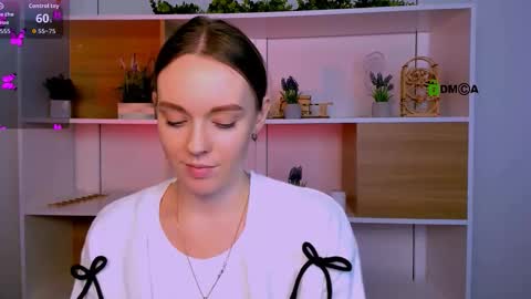 Snapshot of dora_di1 chatting on 11.08.25 we online show from 11.08.25