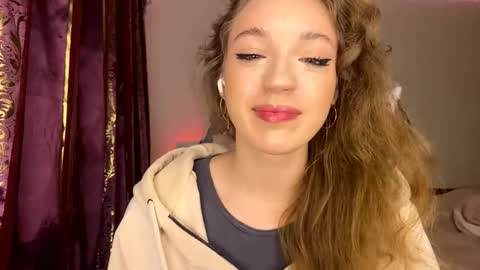 Snapshot of dorenenealey chatting on 11.22.25 Alisa online show from 11.22.25