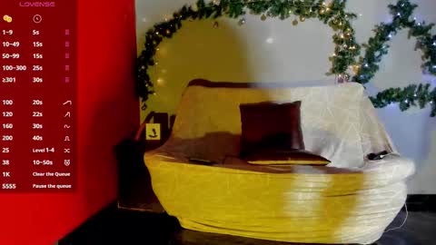 Snapshot of dorian_lev chatting on 12.15.25 Nicolle online show from 12.15.25