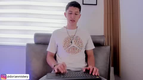 Snapshot of dorian_mystery chatting on 03.07.26 dorian_mystery online show from 03.07.26