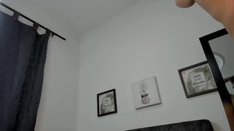 Dorian Fenix online show from 12.18.25