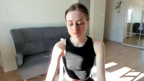 Snapshot of dormineaa chatting on 04.29.26 dormineaa online show from 04.29.26