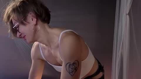 Dorothy Next stream on Monday at 3am-9am online show from 11.14.25