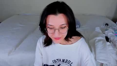 Snapshot of dorotty_ chatting on 12.22.25 Your Dorotty online show from 12.22.25