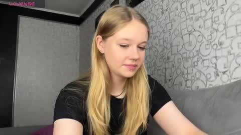Snapshot of dory_liss chatting on 09.17.25 dory_liss online show from 09.17.25