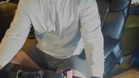 Snapshot of dotyoureyezez chatting on 10.24.25 DotYourEyezez  online show from 10.24.25